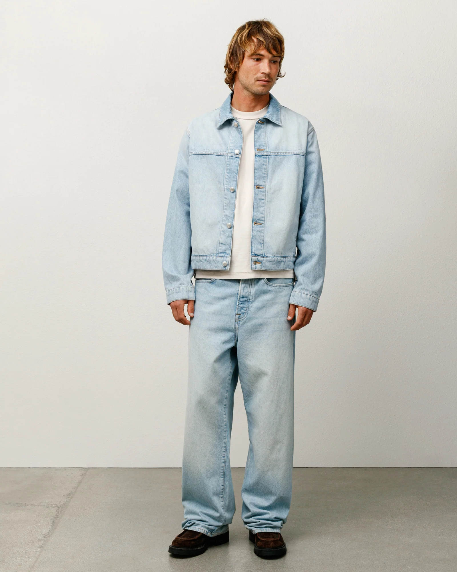DENIM TRUCKER JACKET