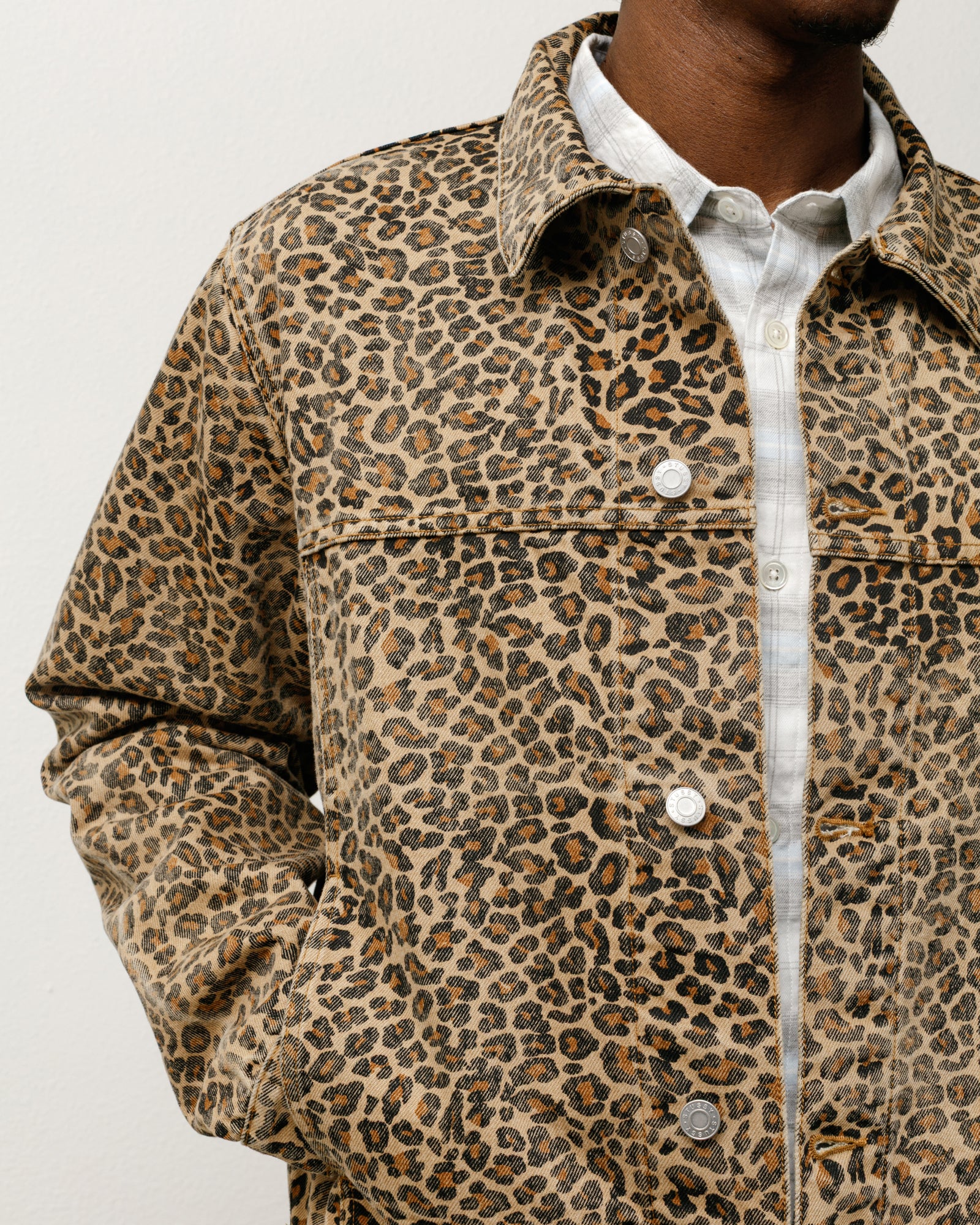 DENIM TRUCKER JACKET - Image 2