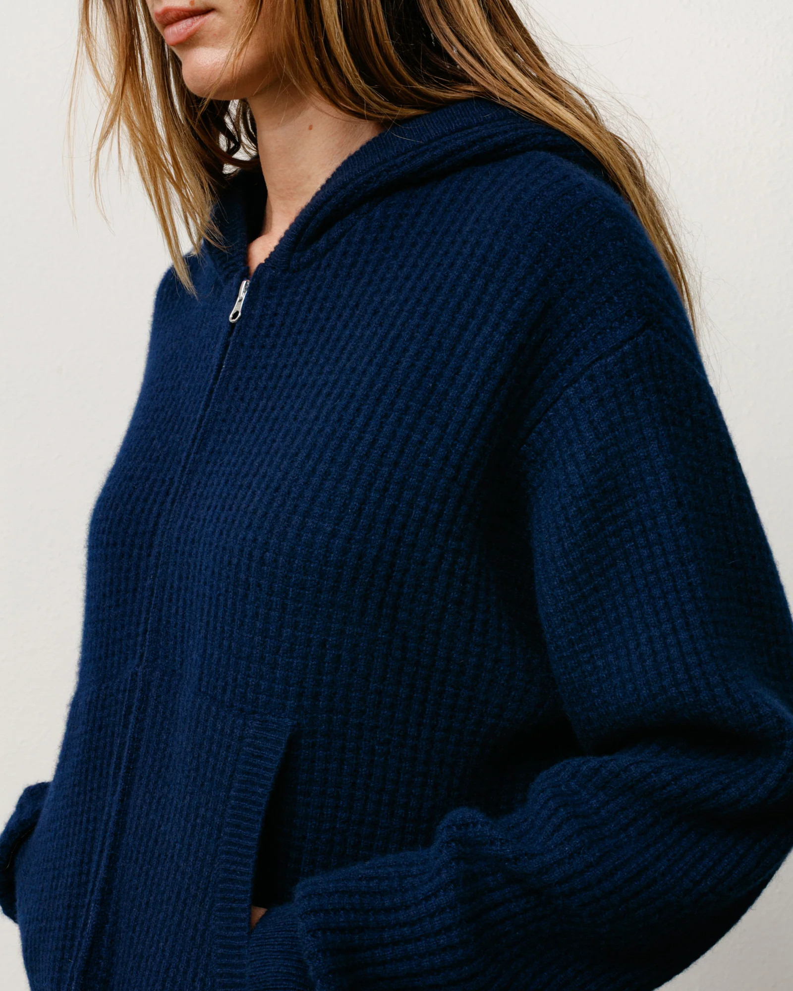 WAFFLE CASHMERE ZIP HOOD SWEATER - Image 4